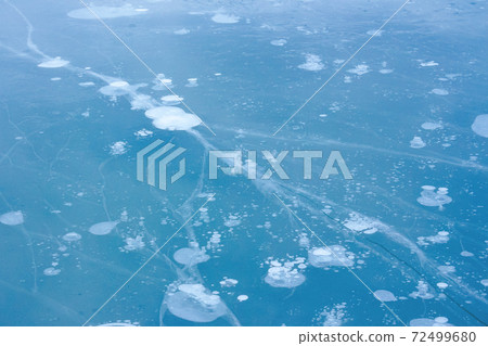 blue ice crack texture. frosty outdoor background in winter 72499680