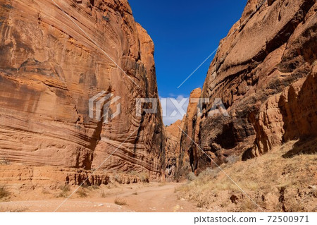 Beautiful landscape around Buckskin Gulch slot canyon Beautiful landscape around Buckskin Gulch slot canyon 72500971
