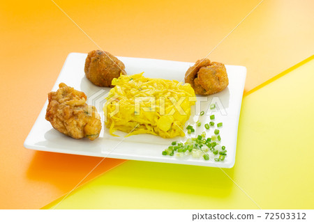 Green papaya salad with Reunionese fritters Green papaya salad with Reunionese fritters 72503312