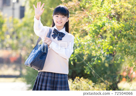 初中女生穿著校服 72504066
