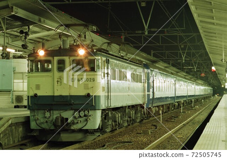 Jr東日本ef65 Jr西日本24系列特快星系 照片素材 圖片 圖庫