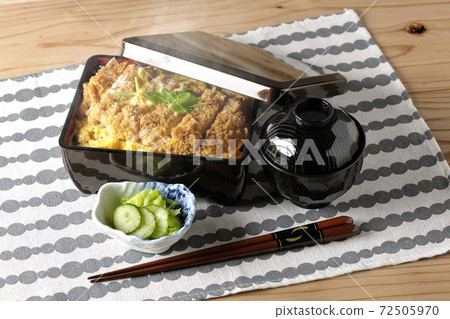 Hot loin and heavy, pickles and soup set Hot loin and heavy, pickles and soup set 72505970