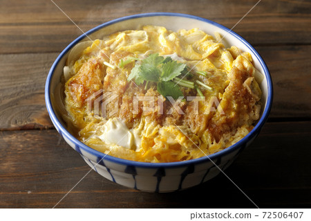 Hot katsudon with trefoil on it Hot katsudon with trefoil on it 72506407