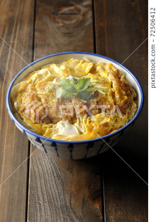 上三葉的熱katsudon 72506412
