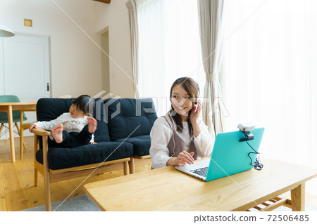 Mom doing telework 72506485