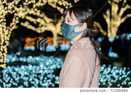 A woman enjoying the illuminations on a trip 72506966