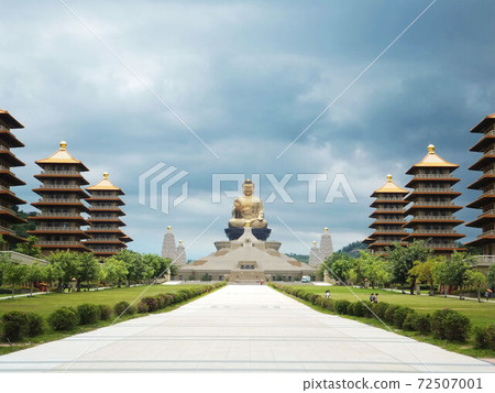 Kaohsiung Fo Guang Shan Pier Two West Bay 72507001