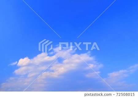 blue sky and white clouds 72508015