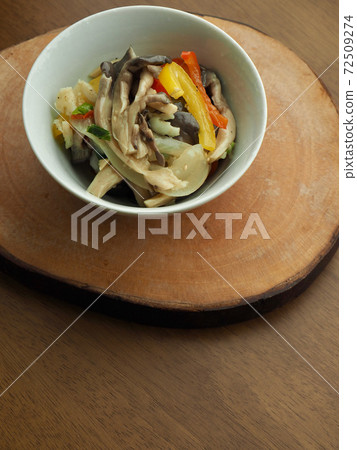 牡蠣炒蘑菇和蔬菜 72509274