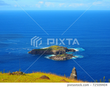 <復活節島>從Orongo儀式村看到的三個島(2月) <復活節島>從Orongo儀式村看到的三個島(2月) 72509404