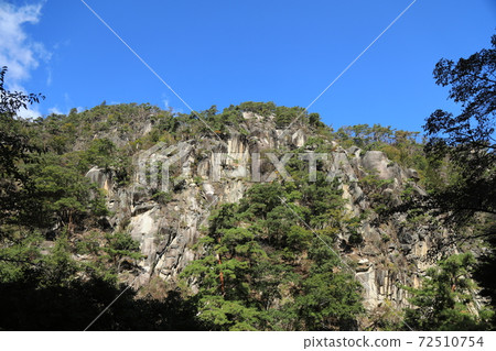 The magnificent rocks of Shosenkyo on a sunny day The magnificent rocks of Shosenkyo on a sunny day 72510754