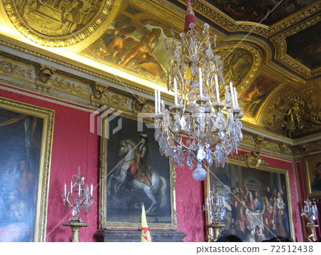 Palace of Versailles fascinated by its gorgeous decoration 72512438