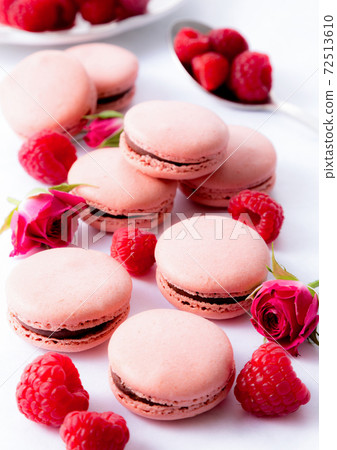 非常粉紅色的蛋白杏仁餅乾 72513610