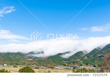 山上的瀑布雲 山上的瀑布雲 72515574