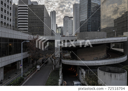 Parking garage 72518704