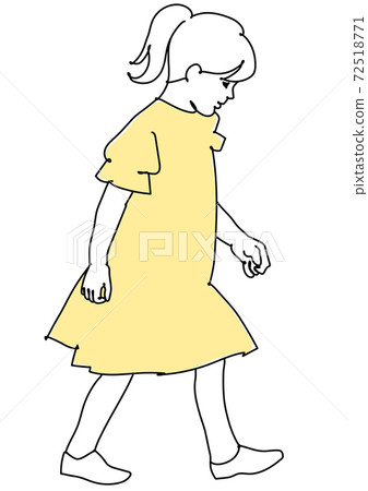一個年輕的女孩，穿著黃色連衣裙的線描 72518771