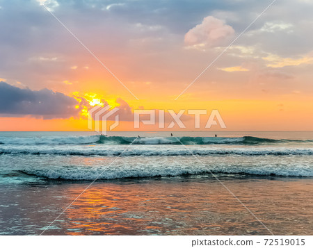 Amazing sunset view on Indian ocean at Bali, Indonesia Amazing sunset view on Indian ocean at Bali, Indonesia 72519015