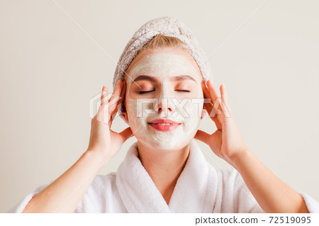 The relaxing treatments for a woman at the spa The relaxing treatments for a woman at the spa 72519095