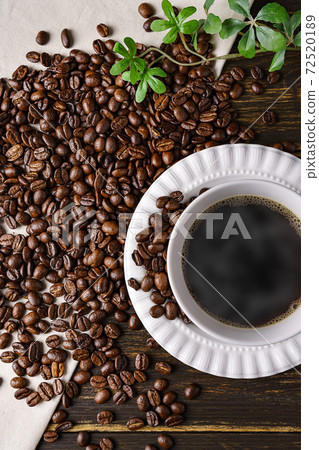 Hot coffee and coffee beans Hot coffee and coffee beans 72520189