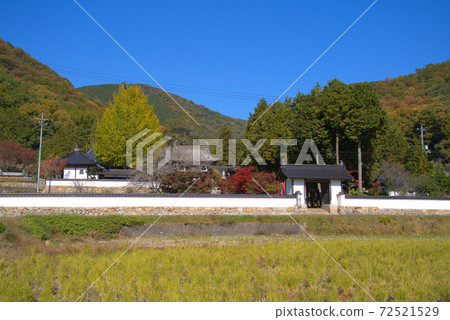 [Chinese Jizo Holy Ground] No. 5 A panoramic view of Daitsuji Temple and Mt. Takamine, Yakage Town, Oda District, Okayama Prefecture 72521529