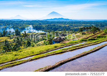 阿貢山和水稻梯田的風景 阿貢山和水稻梯田的風景 72522177