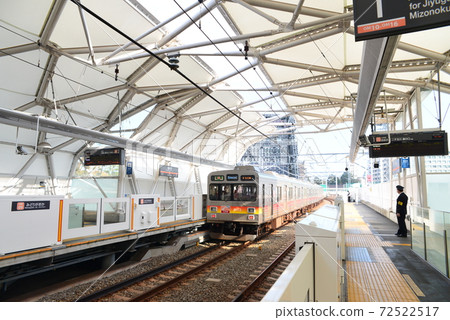 Oimachi Line Kitasenzoku Station Oimachi Line Kitasenzoku Station 72522517