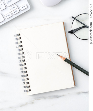 Office notebook work model office table desk オフィス フリーランス 72522923