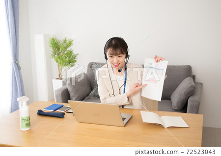 在網上經營的女性 72523043