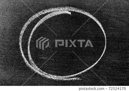 White color chalk hand drawing in circle or oval shape on black board background White color chalk hand drawing in circle or oval shape on black board background 72524170