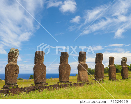 <Easter Island> Seven Moai statues of Ahu Akivi (February) <Easter Island> Seven Moai statues of Ahu Akivi (February) 72524639