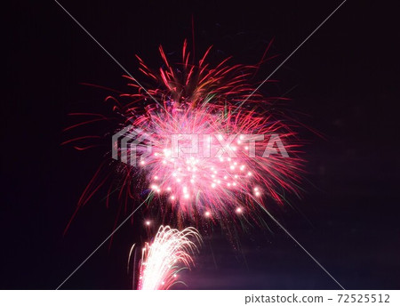 Fireworks in the night sky Fireworks in the night sky 72525512