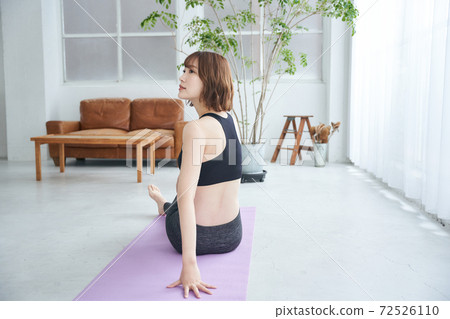 Stretch sports yoga training exercise flexible young women Stretch sports yoga training exercise flexible young women 72526110