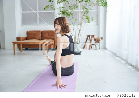 Stretch sports yoga training exercise flexible young women Stretch sports yoga training exercise flexible young women 72526112