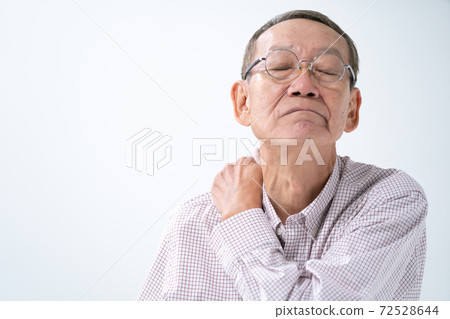 Stiff shoulder senior man front Stiff shoulder senior man front 72528644