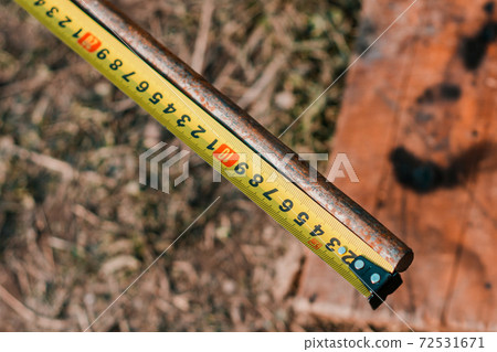 Measurement of length by means of a tape measure, measurement of length of a metal profile. Measurement of length by means of a tape measure, measurement of length of a metal profile. 72531671