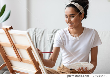 Closeup of female artist drawing at home 72533469
