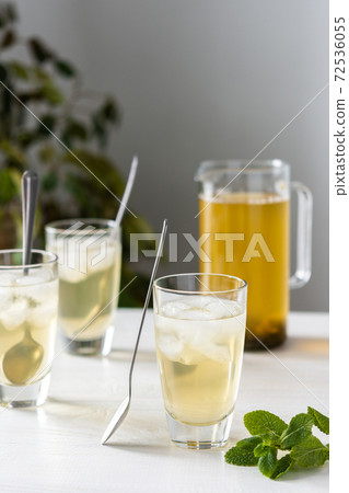 Cold refreshing mint green iced tea 72536055