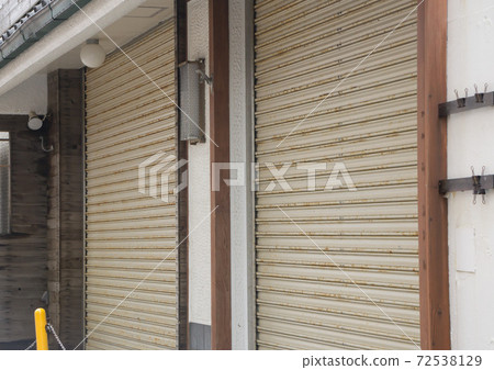Shutter Wind,百葉窗緊閉的商店 Shutter Wind,百葉窗緊閉的商店 72538129