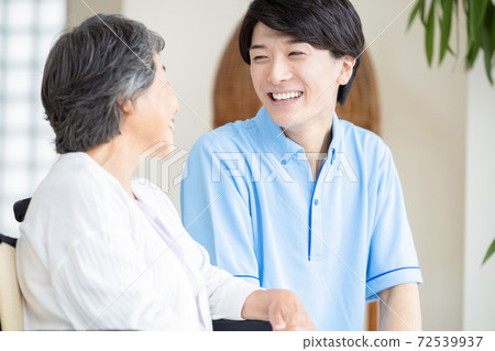 Nursing image Portrait of senior woman and caregiver 72539937