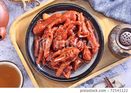 Braised boneless chicken feet  72541122