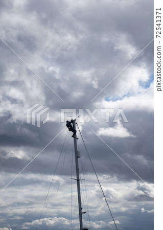 Sailor man climbing the mast Sailor man climbing the mast 72541371