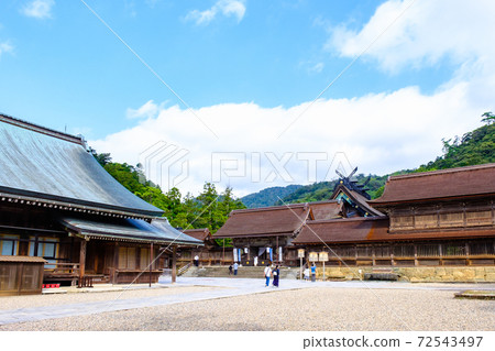 Izumo Taisha: In front of Yasushimon Izumo Taisha: In front of Yasushimon 72543497
