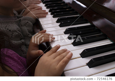 Online piano lesson on music for children. Online piano lesson on music for children. 72546176