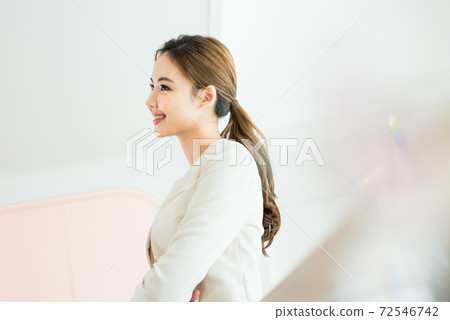 Business women 72546742
