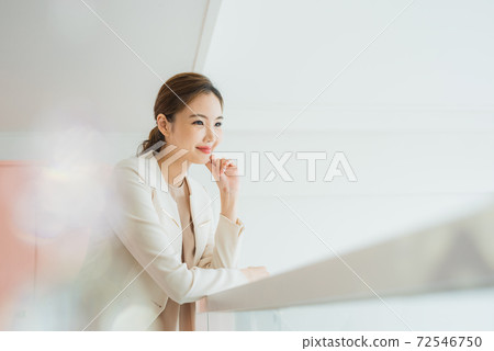 商業女性 72546750