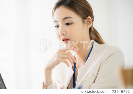 Business woman Business woman 72546792