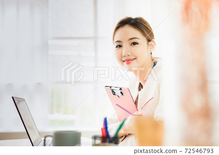 Business woman Business woman 72546793