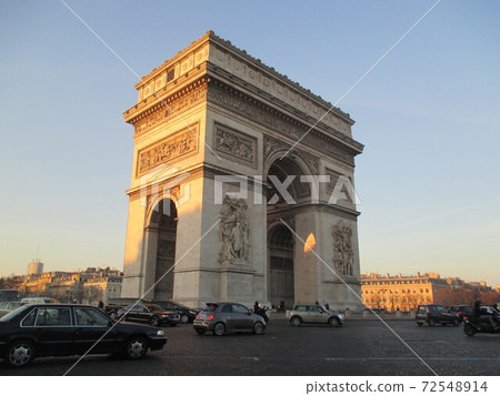 The Arc de Triomphe of Paris Etoile, which has always blessed heroes 72548914