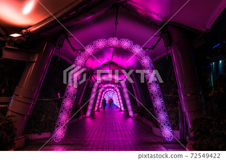 日本東京城市景觀的視圖,例如東京巨蛋城中的“大光隧道” 日本東京城市景觀的視圖,例如東京巨蛋城中的“大光隧道” 72549422