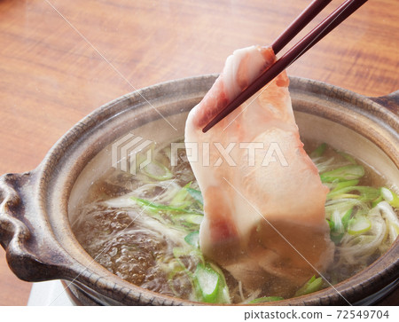 Hot pot shabu-shabu 72549704